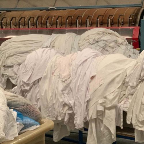 Ropa blanca en proceso de tratamiento