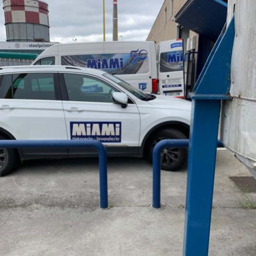 Vehículo comercial de Tintorería Miami