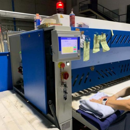 Máquina de planchado y plegado industrial